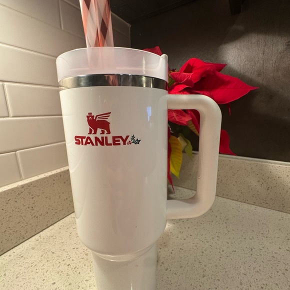 Stanley 40oz 2025 Christmas Limited Ed White Tumbler w candy cane Straw - USED - Picture 13 of 14